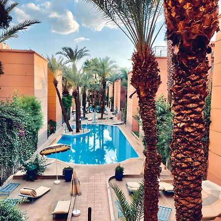 Tres Beau Riad A Marrakech Avec Piscines Marrakesh Exterior photo