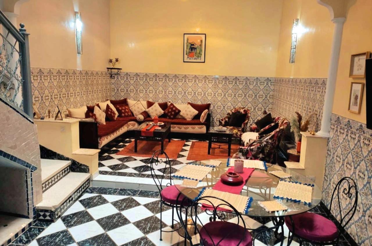 Tres Beau Riad A Marrakech Avec Piscines Marrakesh Exterior photo