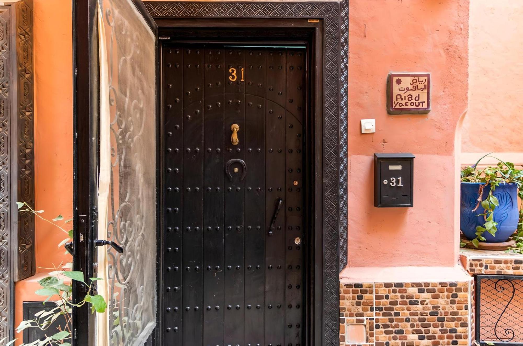 Tres Beau Riad A Marrakech Avec Piscines Marrakesh Exterior photo