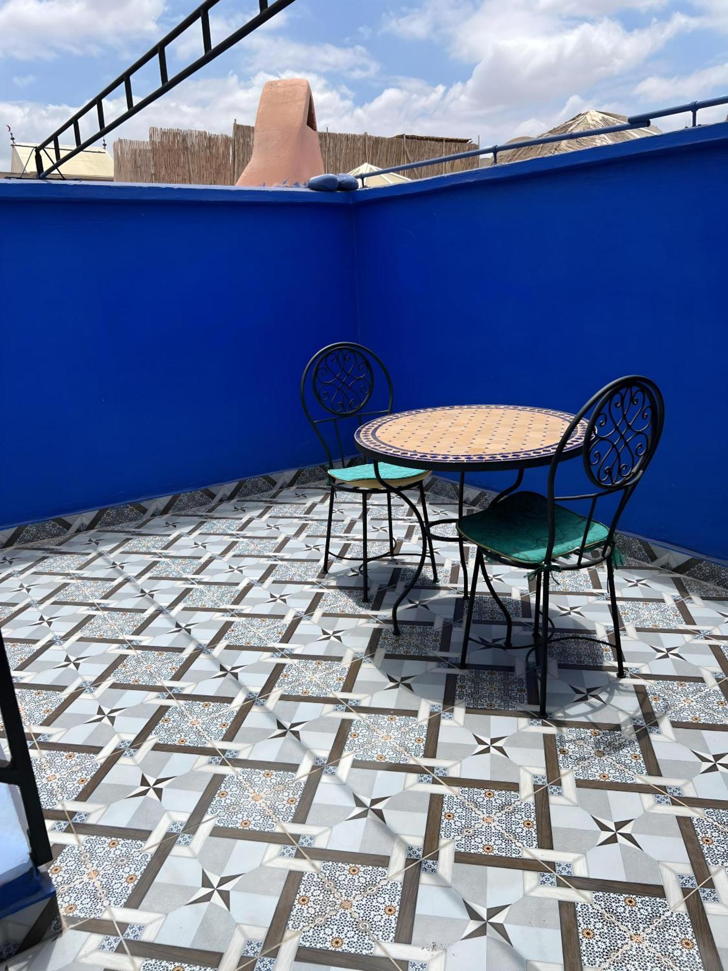 Tres Beau Riad A Marrakech Avec Piscines Marrakesh Exterior photo